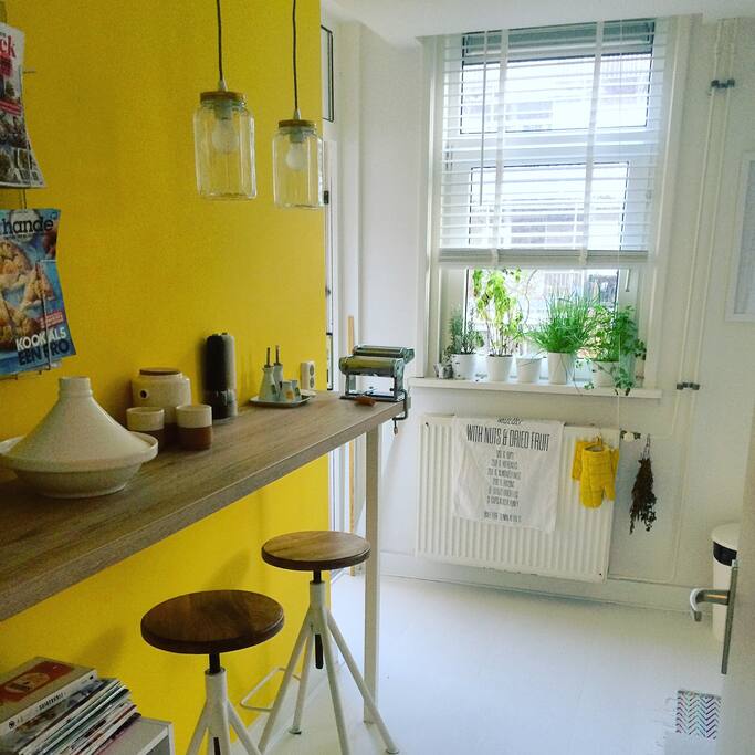 A small bar in the kitchen where you can have breakfast