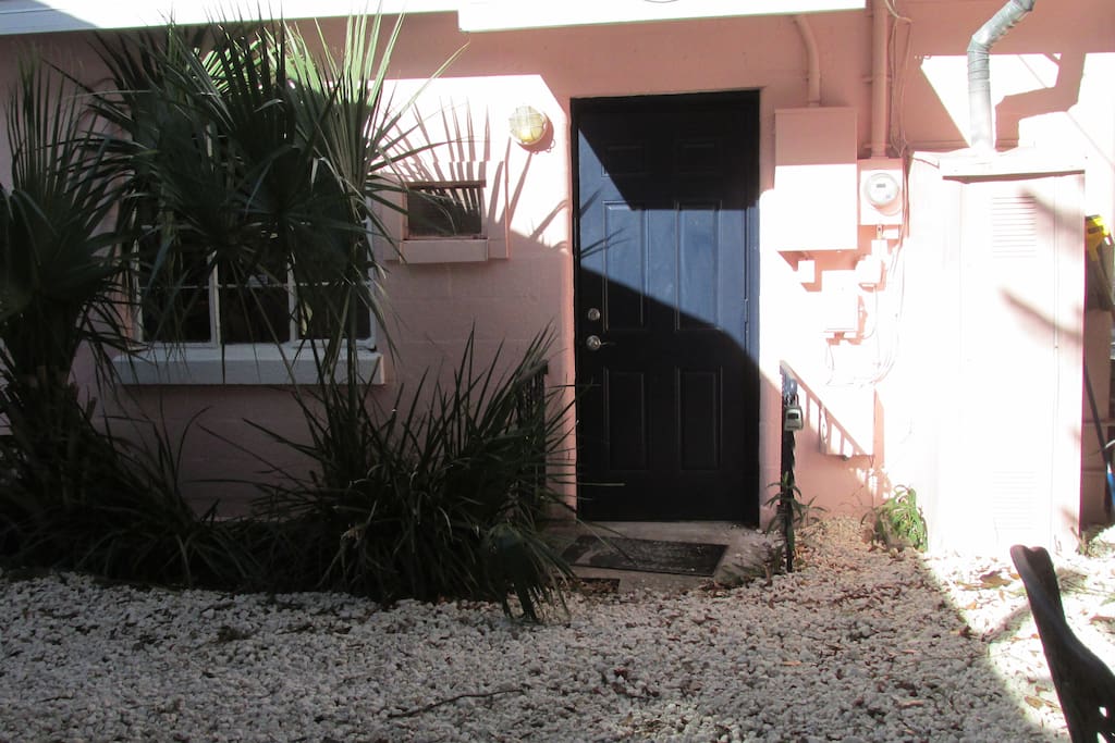 entrance. lockbox on railing by door. door opens out