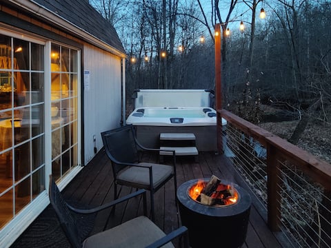 Creekside Cabin w/ hot tub, near Illinois River