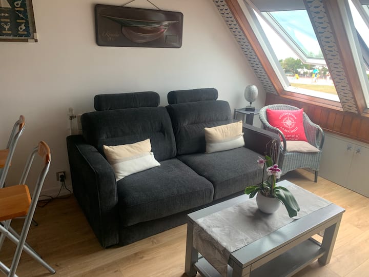 Novi udobni kabriolet s madracem dunlopillo kad je otvoren za spavanje, ima dva metra
Samo trebate ukloniti prekrivače za glavu kako biste mogli spavati