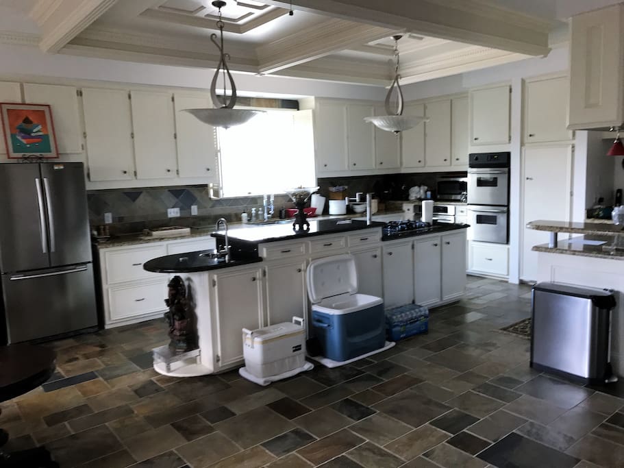 Fully equipped kitchen to take care of the most discerning chefs