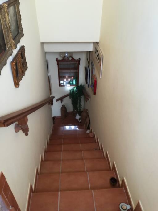 Subida a la la habitación, baño y sala