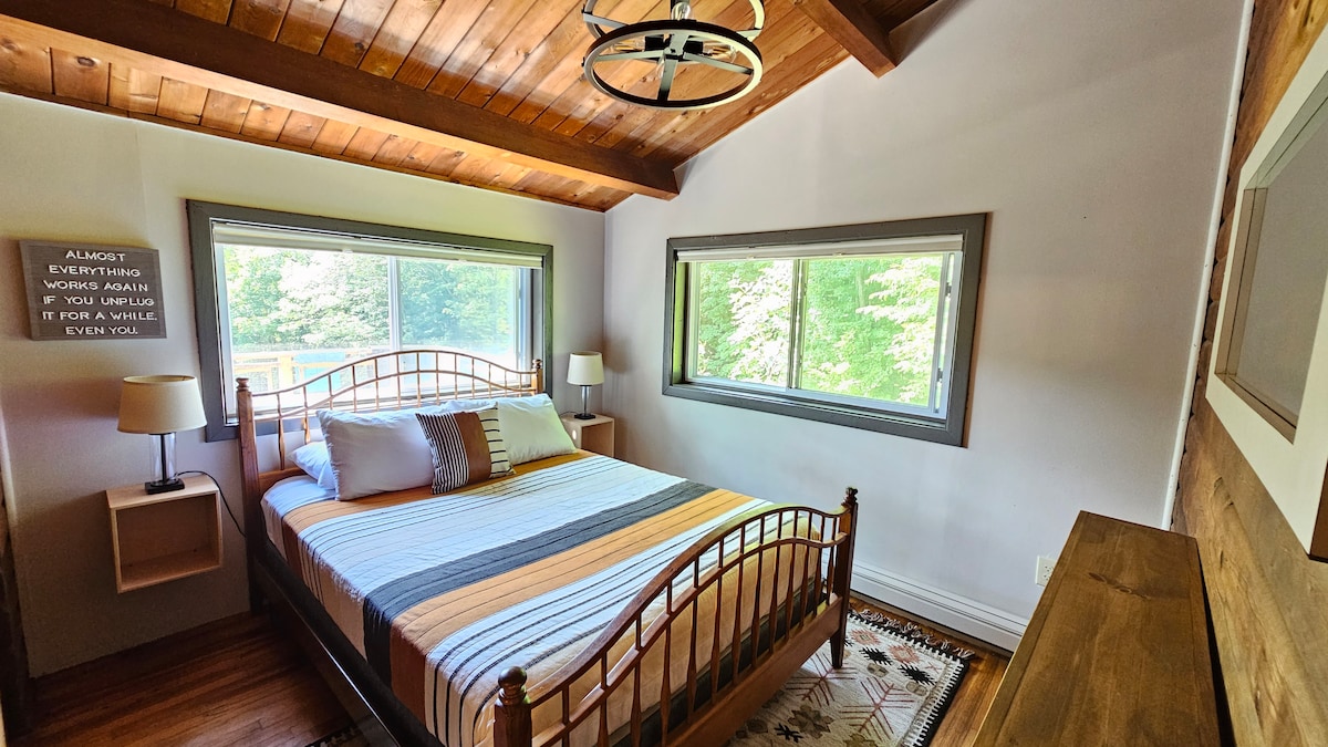 Spavaća soba 1 - bračni krevet (1,6x2) s punim ormar