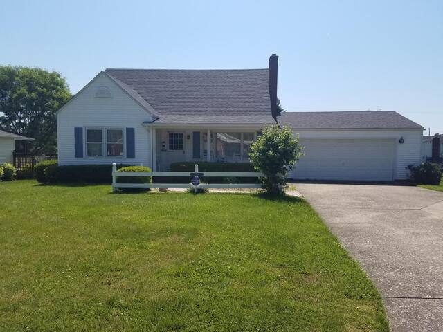 Ashland 4br/3ba well kept fully Furnished Home.