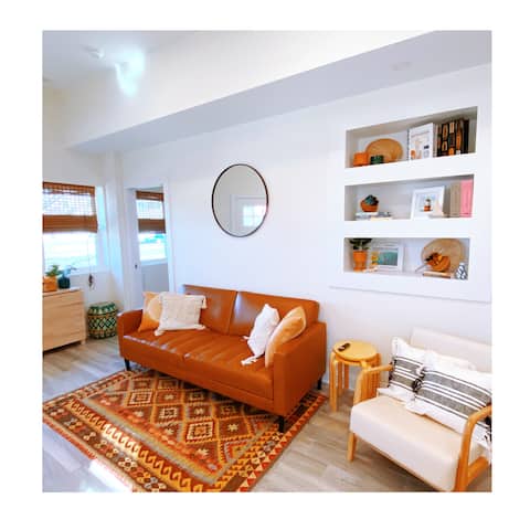 Surfer Bungalow-Newly Renovated Beach Block Condo!