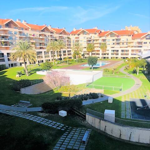 Modern 5 Bedroom Apartment in Luxurious Condo.