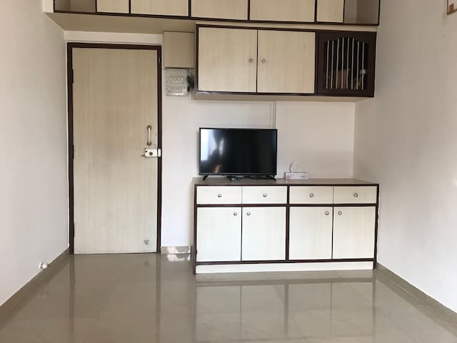 Beautiful, affordable room with hill view