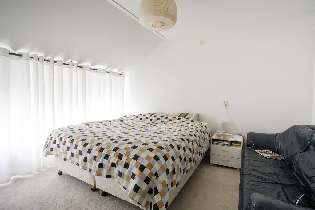 Bedroom 1 (Boxspring)