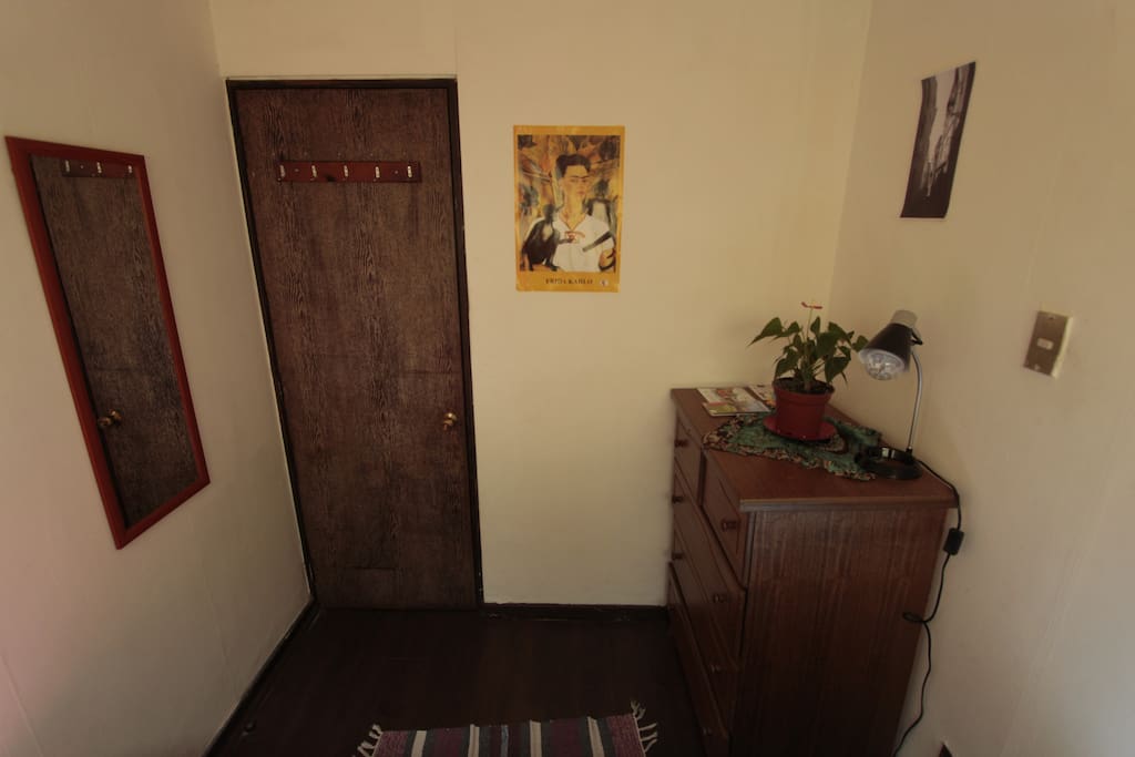 habitación pequeña y acogedora