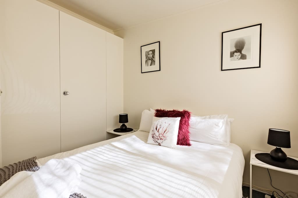 All our units Queen bedrooms are similar in presentation and all fitted with 5 star Bed Mattresses : Chiropedic Bedding and extremely relaxing and comfortable.
Similar with all single beds.