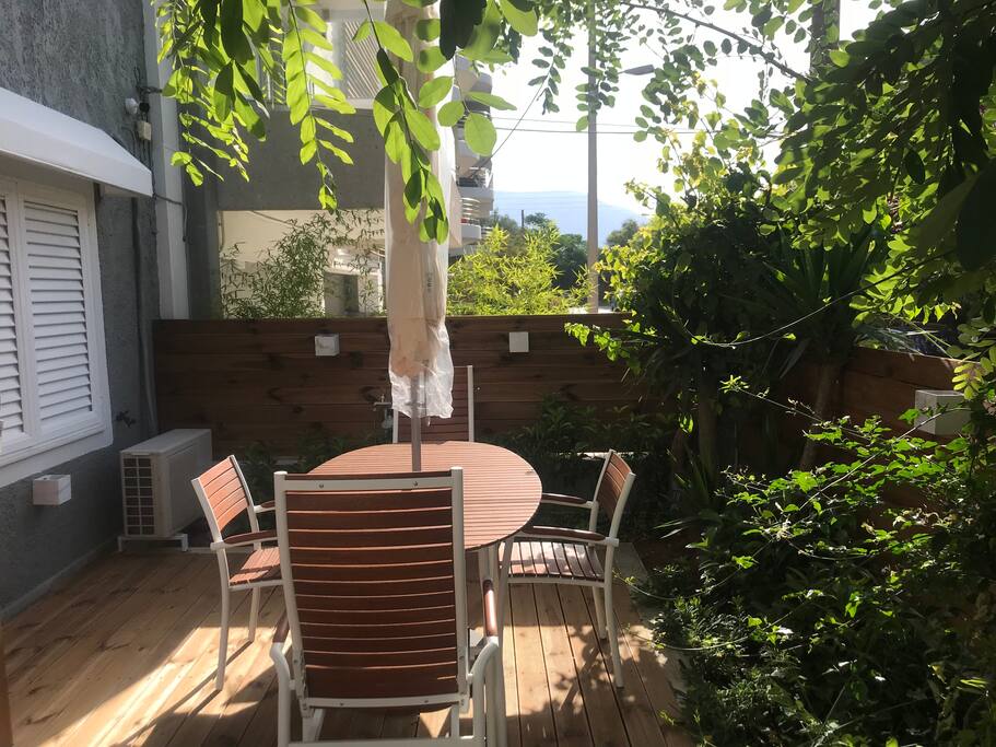 breakfast table at the front yard