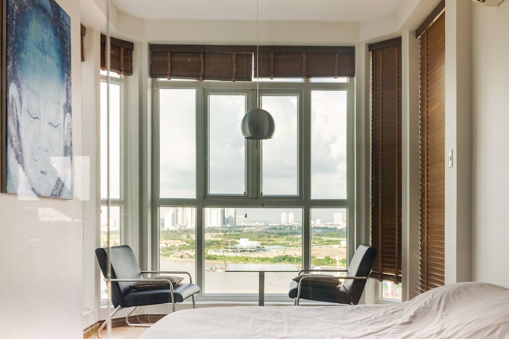 2nd bed / sunroom ft. full height bay window