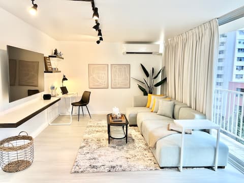 Stunning & Elegant Waikiki Studio *NEAR BEACH! *