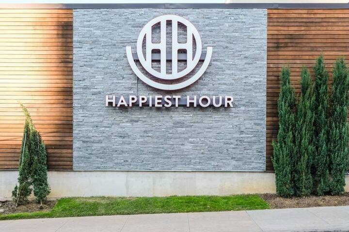 Uptown Luxurious Home gallery image 3