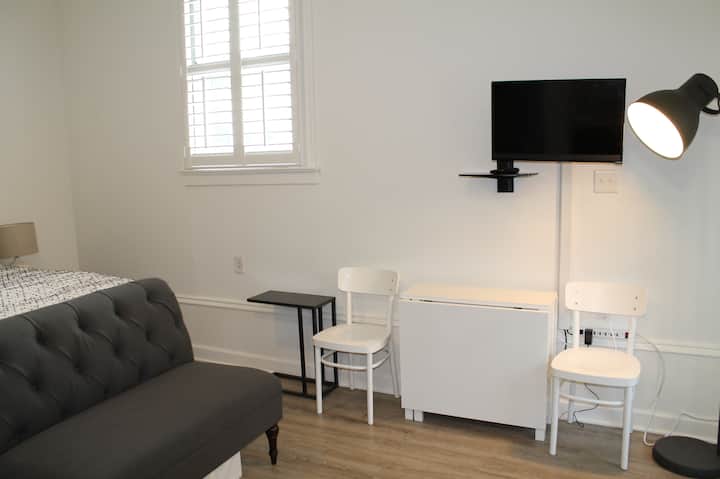 Comfy Private Modern Studio-attached W/own Entry - Nashville, TN