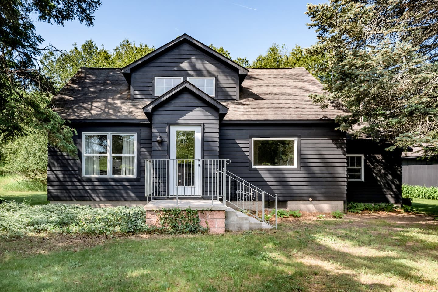 Wren House—Historic Farm Surrounded by Countryside