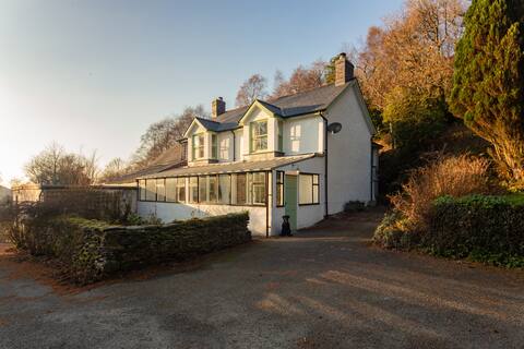 Peaceful 3 Bedroom Cottage in the Welsh Hills