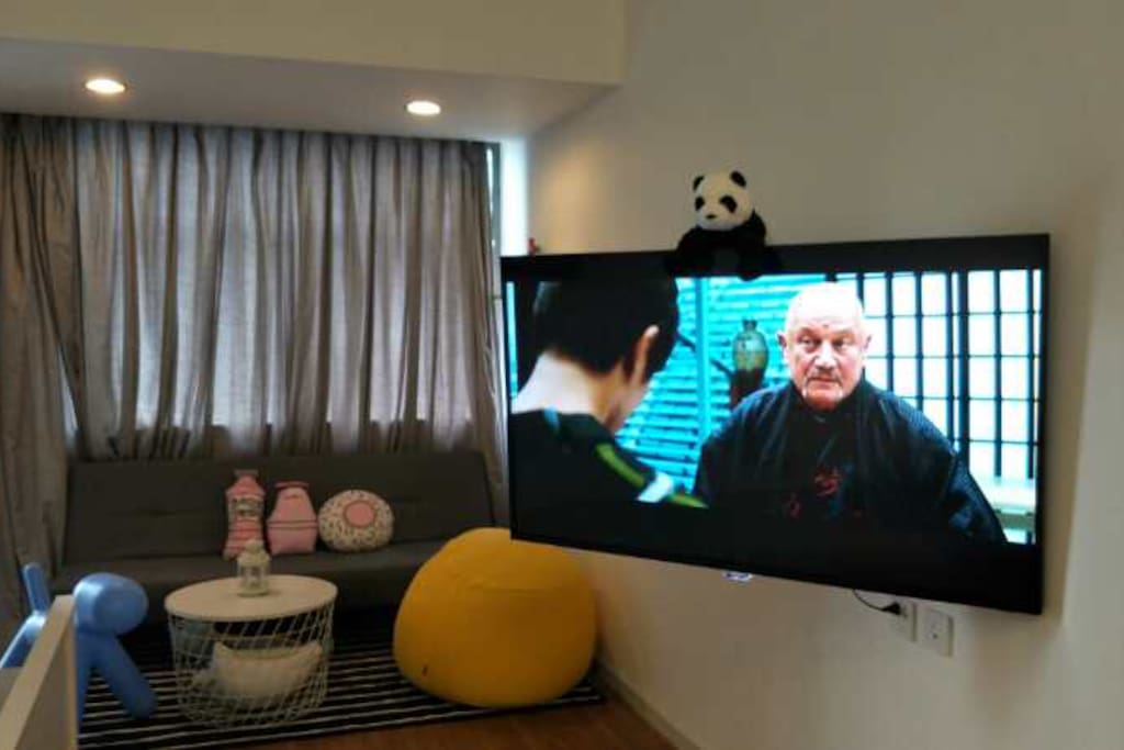可旋转55寸电视