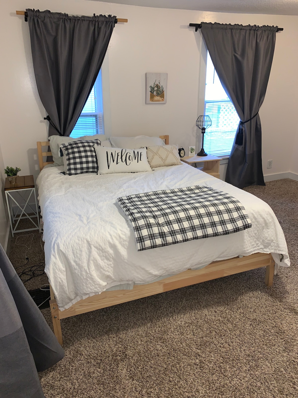 A homey, peaceful room to rest~ 