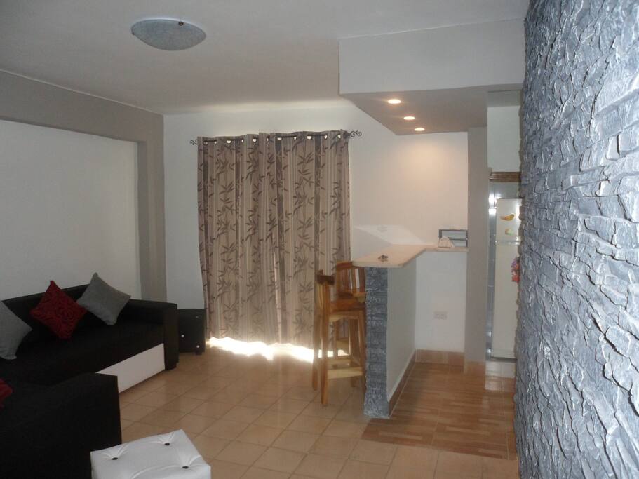 Sala donde puede disfrutar del tv con un ambiente fresco y cómodo
