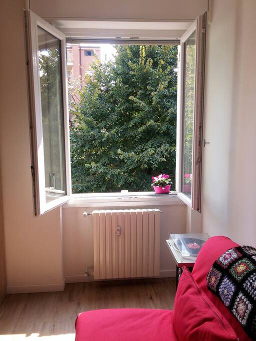 Affaccio su giardino finestra stanza ospiti