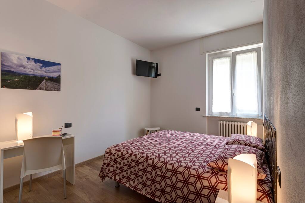 Bedroom (another view)