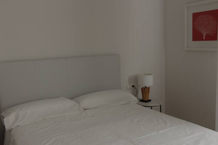 DVOJLÔŽKOVÁ IZBA S MANŽELSKOU POSTEĽOU