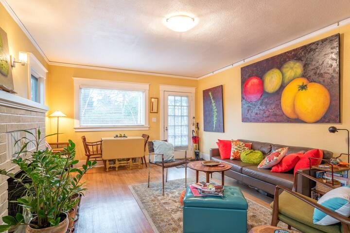 Cozy, Artsy St Johns Bungalow gallery image 2