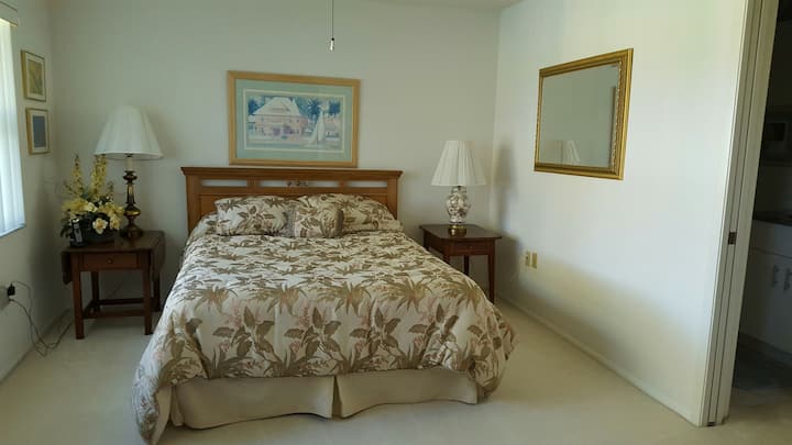 2. spavaća soba s bračnim krevetom i pripadajućom novom kupaonicom