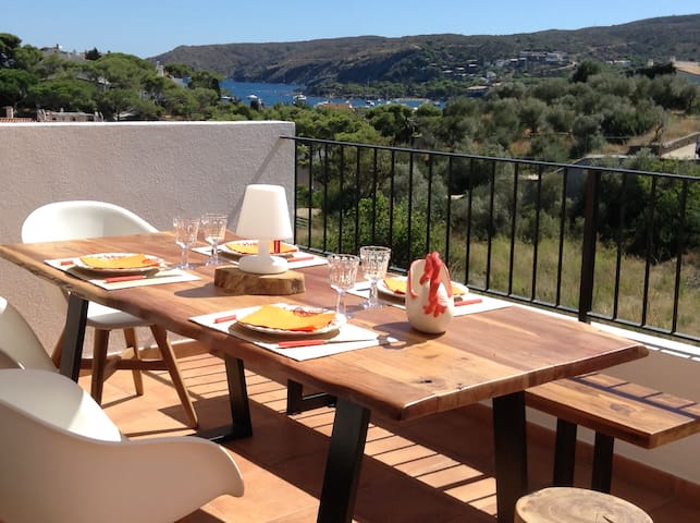 Maison vue mer en centre ville, calme, avec garage