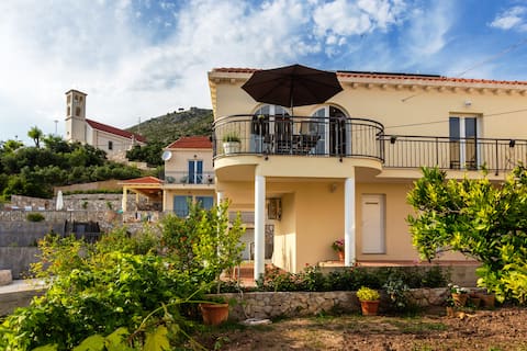 Mountain house with sea view ⭐⭐⭐⭐