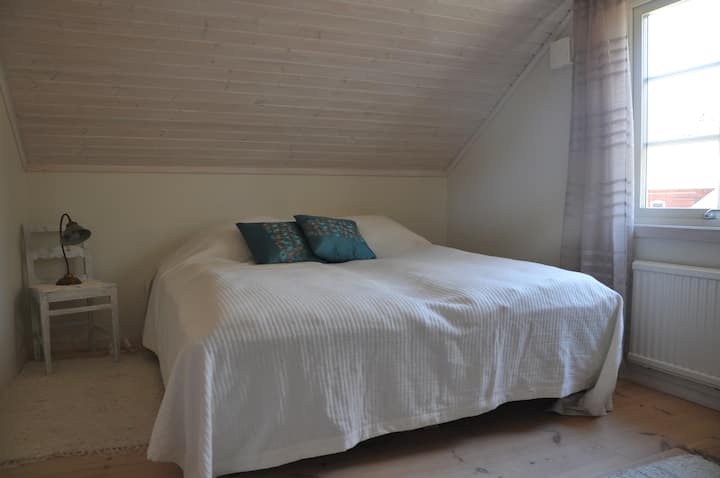 Chumba cha kulala chenye kitanda cha watu wawili