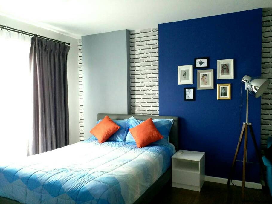 Queen bed