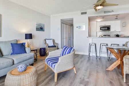 Ocean Front Paradise, Steps from the Beach!