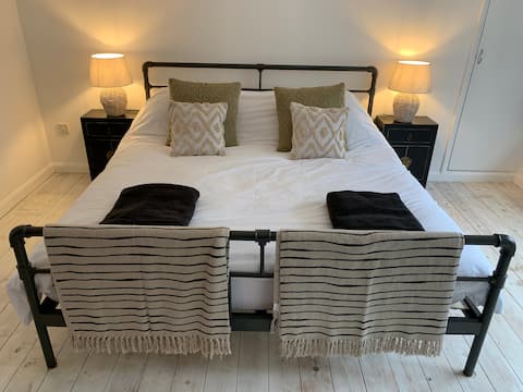 Rustic converted Mill for 10 - explore Cornwall