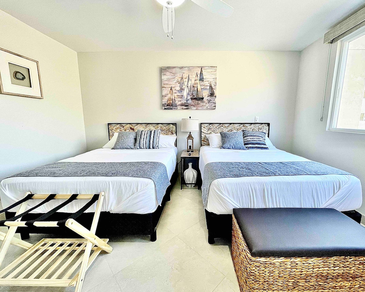 ห้องนอนที่ 3 กว้างขวางพร้อมเตียงคู่ที่สะดวกสบาย 2 เตียง - วิวเนินเขา