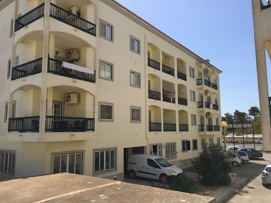 Aan 2 zijden balkon