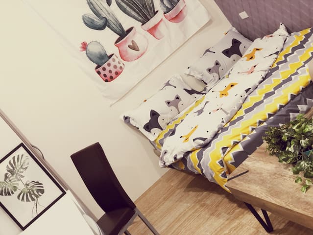 1st Floor C Room Number*1C* - W-House Fengjia Night Market New Suite Next to Good Parking 24H Independence Washing Machine