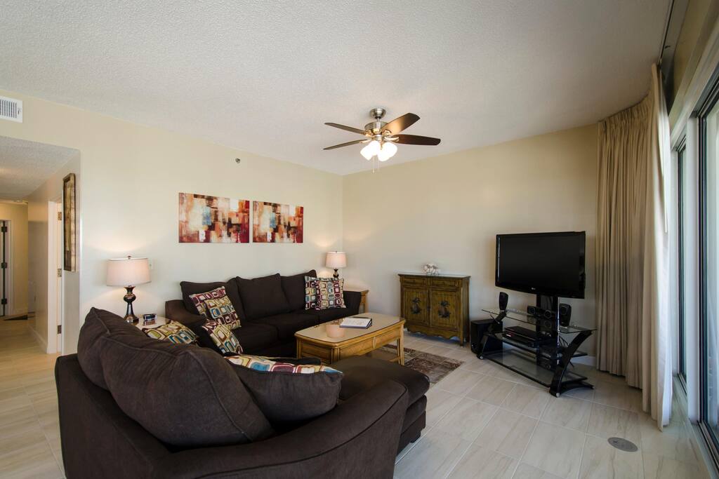 Living Area features Flat Pan
