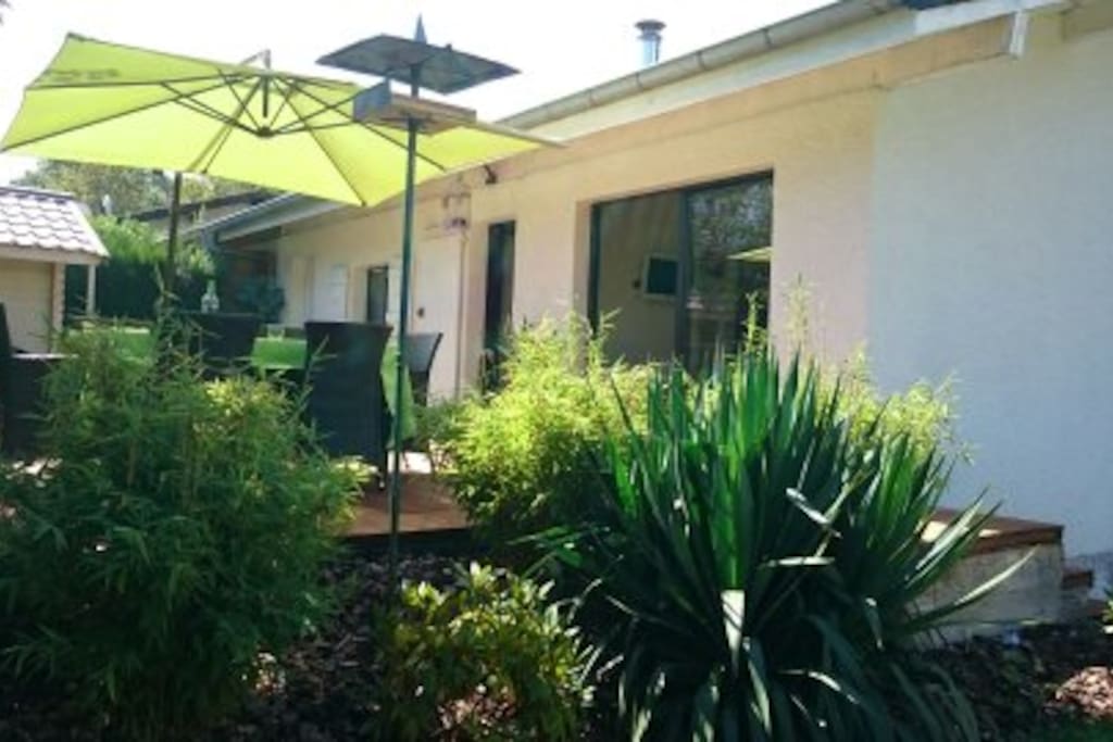 Terrasse arrière avec barbecue