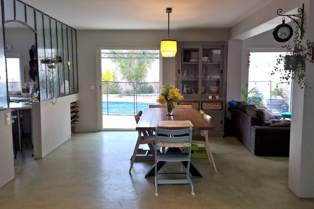 Salle à manger/salon très spacieux