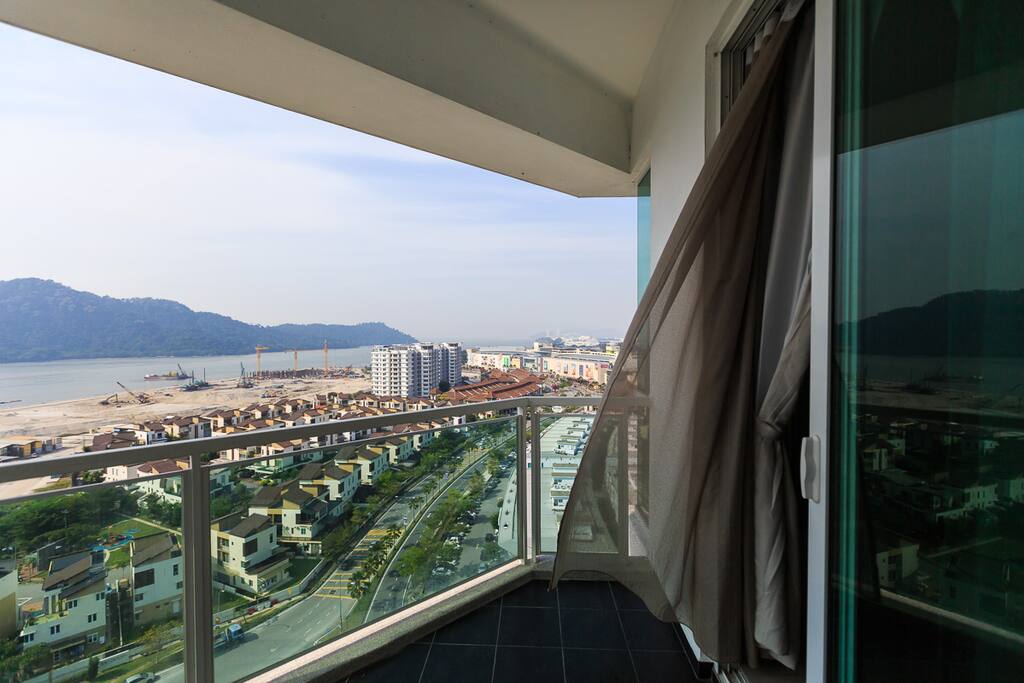 Balcony: Each bedroom comes with an attached balcony which overlooking the perfect seaview of Queensbay except the Bedroom 4.