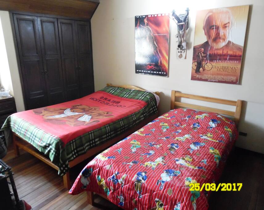 Habitación 2- Cama doble y sencilla con clóset