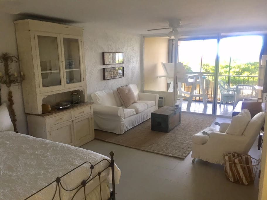 Grotto is furnished with some of our favorite treasures. Barefoot comfort with high-end touches.