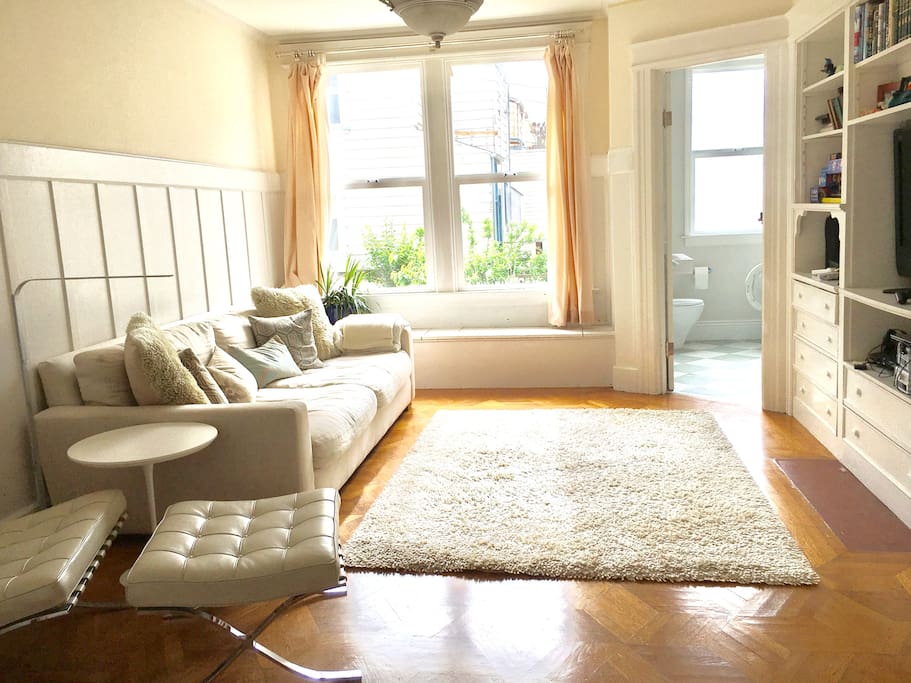 Livingroom- delightful in afternoon sun