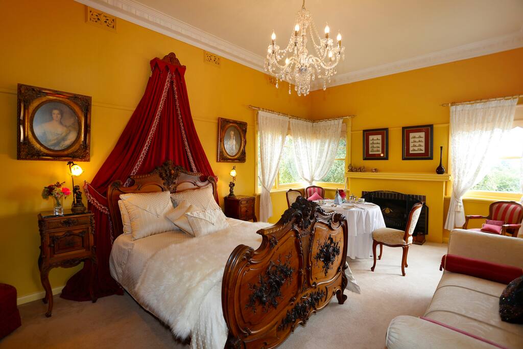 The guest Suite has an open fireplace and is fully air conditioned
