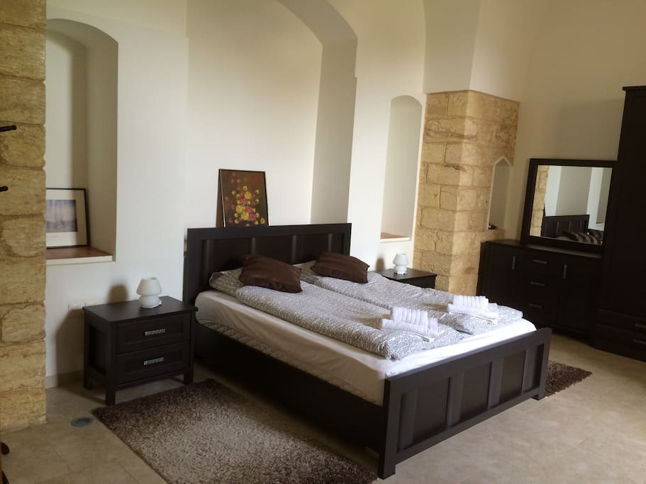 Suite, Double bed room with private bathroom.