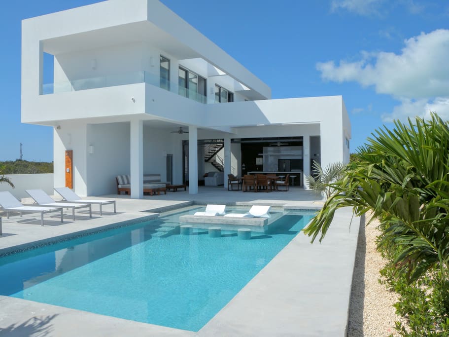 White Villas: Luxury Indoor / Outdoor Living