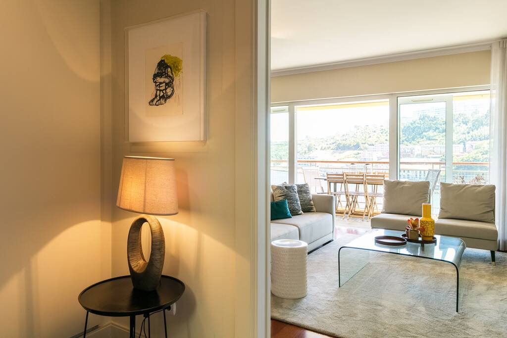 Entrance hall leading to living room