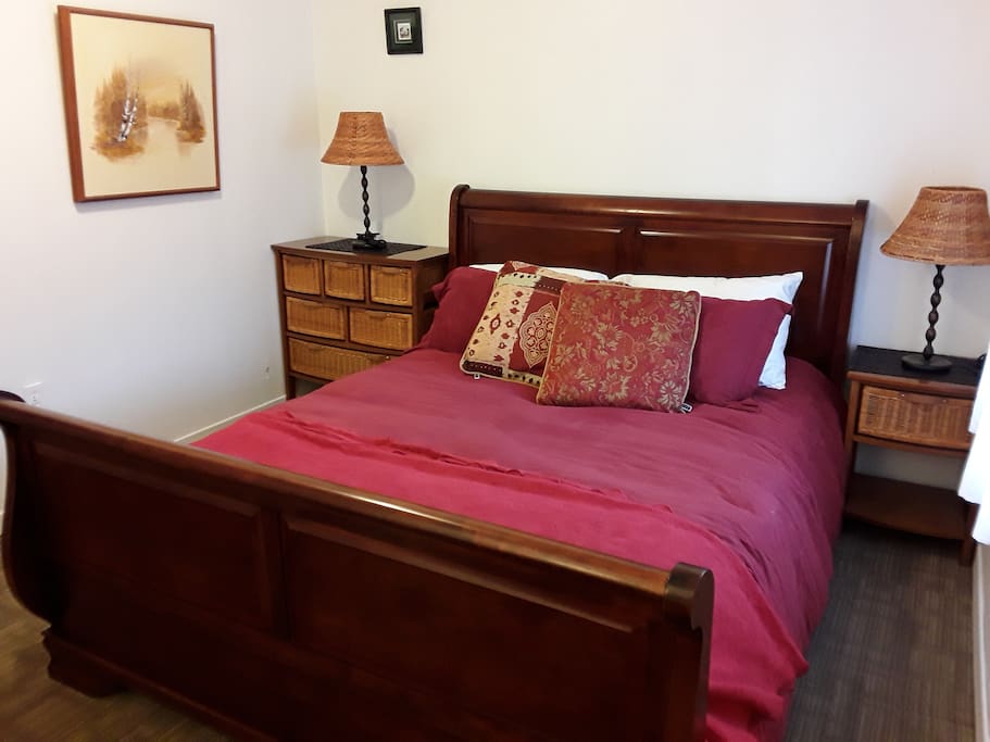 Bedroom 2 -Queen Bed